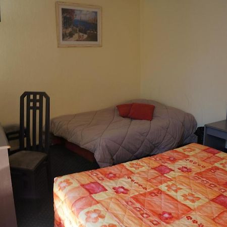 Hotel A La Grace De Dieu Brie-Comte-Robert Dış mekan fotoğraf